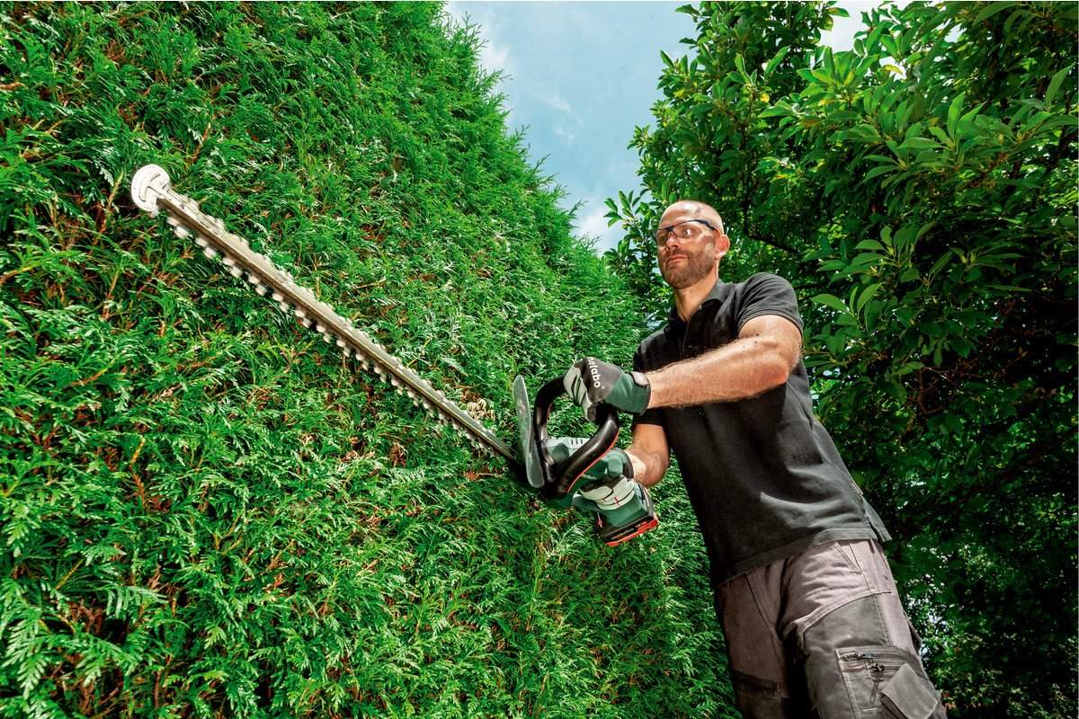 Metabo Akku-Heckenschere AHS 18-55 V - Inkl. 2 LiHD Akkus und Ladegerät - Modell 2025 – Bild 2